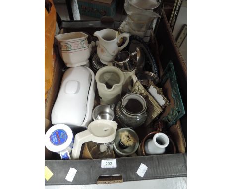 A selection of vintage kitchen wares and ceramics