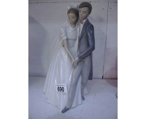 A NAO figure group of bride and groom
 
Good condition with no damage observed