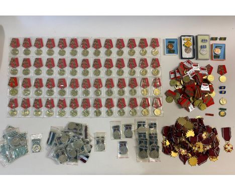 A collection of assorted world and copy medals to include examples from Pakistan, Congo, Vietnam Russia and others.  *CR:  Mi