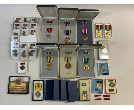 A collection of World and copy medals to include examples from Vietnam, Russia, United States Military Merit medals and other