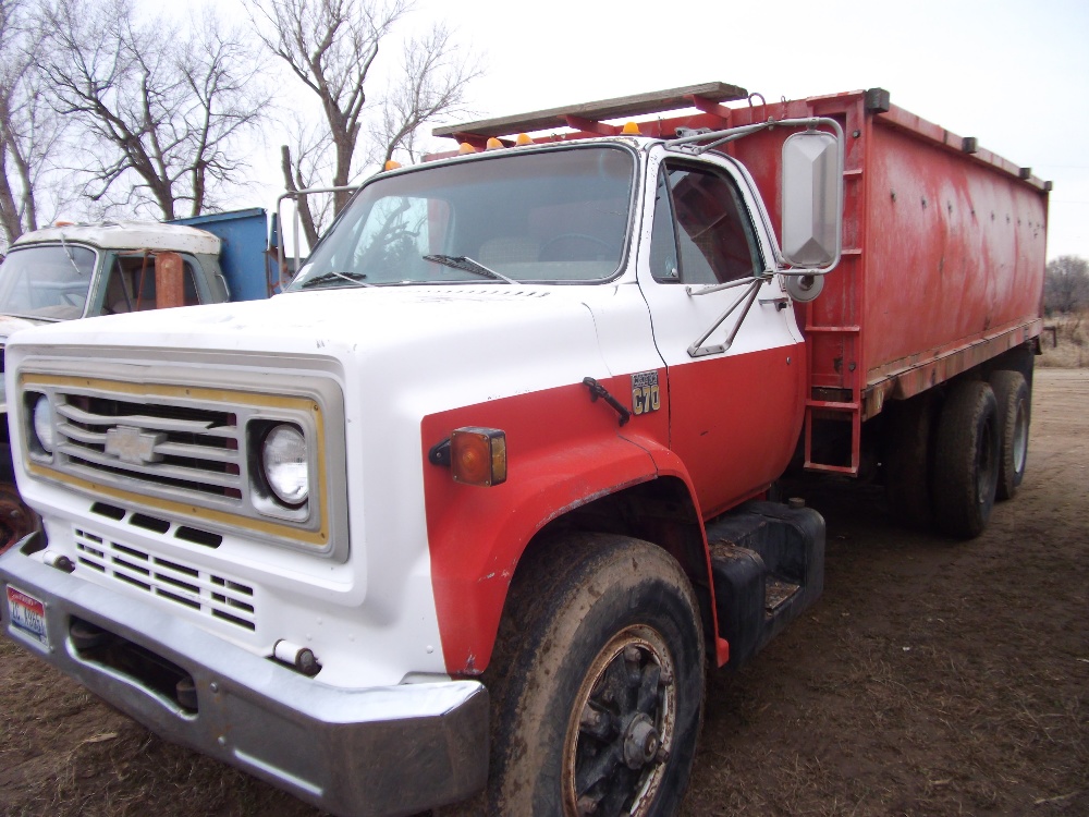 1978 Chevrolet C70 tandem drive V8 5spd 4spd w/18’ combination bed & hoist