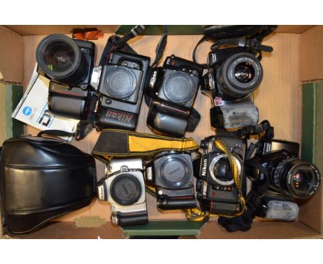 A Tray of Nikon and Minolta SLR Bodies, including Minolta Dynax 7000i (2 examples with lenses), Nikon F-801s with lens, Nikon