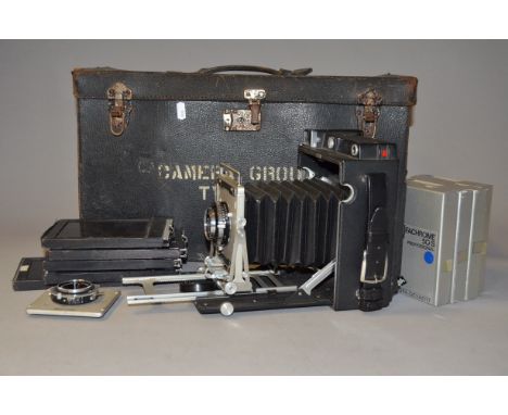 A Graflex Crown Graphic 4" x 5" Press Camera, serial no 940236, condition G, Schneider-Kreuznach Xenar 135mm f/4.7 lens, no 8