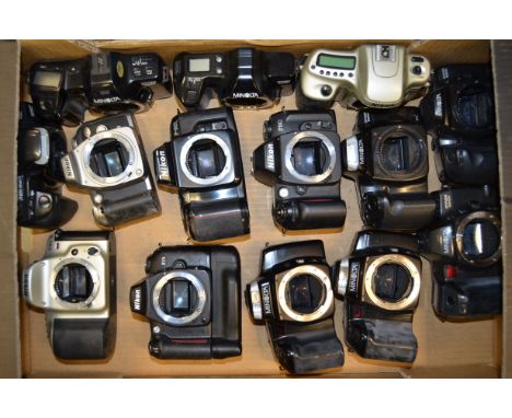 A Tray of Minolta Dynax and Nikon AF SLR Bodies, including Minolta Dynax 300si (2 examples), 500si, 3000i, 5000i (2 examples)