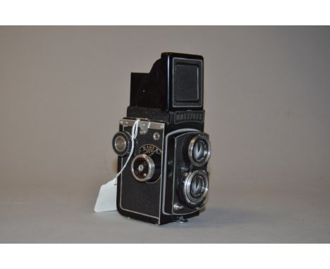 A Walzflex IIIa TLR Camera, serial no 32053, with 7.5cm f/3.5 Walz lens, shutter working, body G-VG, elements G