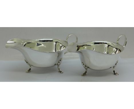 A pair of silver sauce boats, Sheffield 1945, Mappin &amp; Webb, 206g 