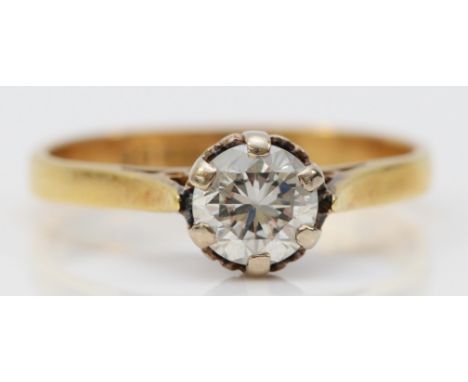 An 18ct gold brilliant cut diamond solitaire ring, London 1981, claw setting, L, 2.8g