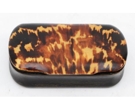 A 19th century tortoiseshell and horn table snuff box, 9 x 5 x 2cm