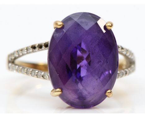 A 9ct gold oval cut amethyst dress ring with diamond shoulders, N, 4.2gthree settings vacant