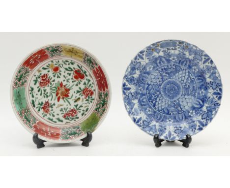 A Chinese Kangxi period famile verte shallow bowl, with blue leaf mark, diameter 21.5cm and a blue floral decorated ribbed pl