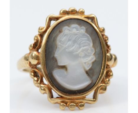 A 10k gold vintage mother of pearl cameo dress ring, 20mm front, Q, 4.2g