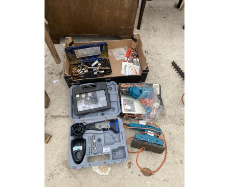 AN ASSORTMENT OF TOOLS TO INCLUDE A BLACK AND DECKER DRILL AND SANDER AND A SOCKET SET ETC 