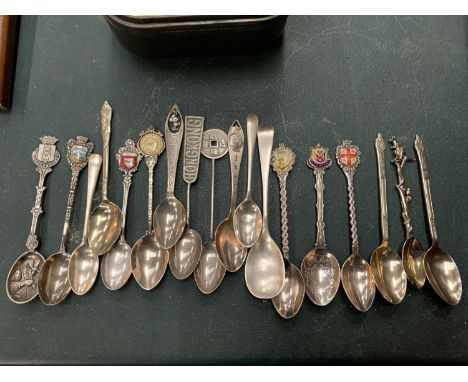 EIGHTEEN VARIOUS TEA SPOONS, SOME SILVER AND A PEN KNIFE WITH A VINTAGE TIN 