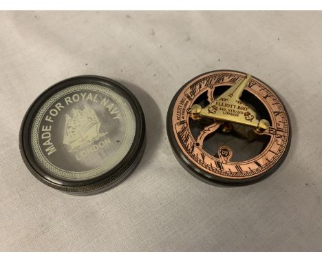 A BRASS ROYAL NAVY STYLE SUNDIAL COMPASS 