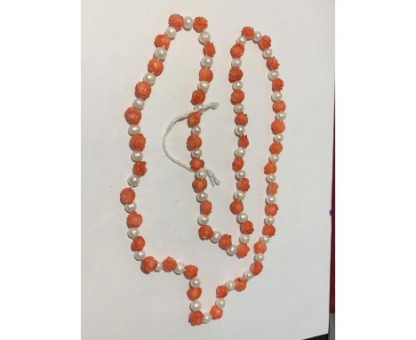 A SET OF CORAL CARVED IN A FLOWER DESIGN AND PEARL BEADS 