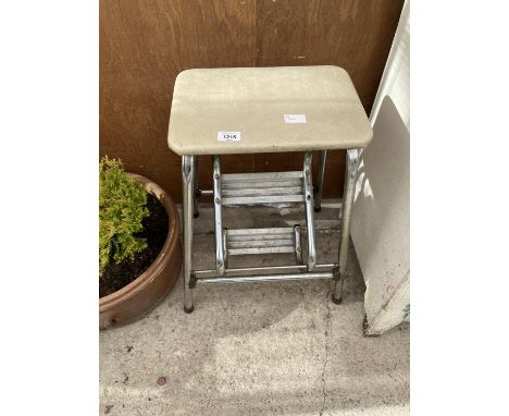 A RETRO 'BRABANTIA' TUBULAR METAL KITCHEN STEP/STOOL 