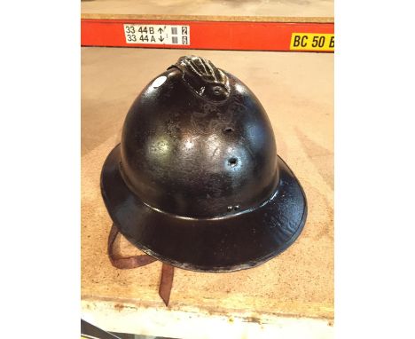 A VINTAGE FIREMANS HELMET 