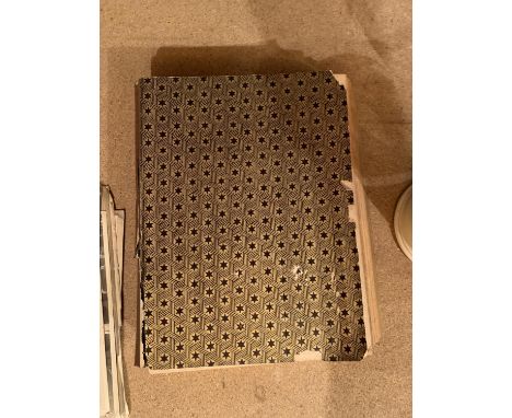 A VINTAGE PHOTO ALBUM WITH A COLLECTION OF VINTAGE PHOTOGRAPHS 