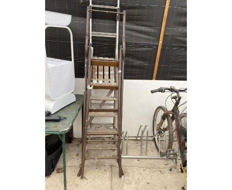 A TUBULAR METAL 5 RUNG STEP LADDER, A VINTAGE 4 RUNG WOODEN STEP LADDER AND FURTHER 5 RUNG LADDER 