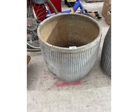 A VINTAGE GALVANISED DOLLY TUB 