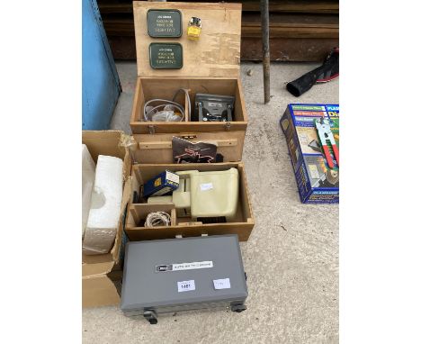 AN ASSORTMENT OF ITEMS TO INCLUDE A RICOH AUTO 8P TRIOSCOPE, A KODASLIDE PROJECTOR AND A MINETTE VIEWER EDITOR 