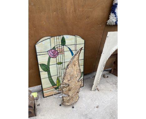 A TIFFANY STYLE GLAZED AND LEADED THREE DIVISION SCREEN AND A FURTHER DECORATIVE LAMP 