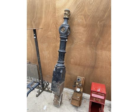 A VICTORIAN DECORATIVE WOODEN POST WITH DECORATIVE FINIAL (H:190CM) 