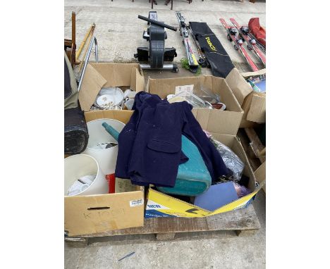 AN ASSORTMENT OF HOUSEHOLD CLEARANCE ITEMS TO INCLUDE LAMP SHADES, WATERING CAN AND KITCHEN ITEMS ETC 