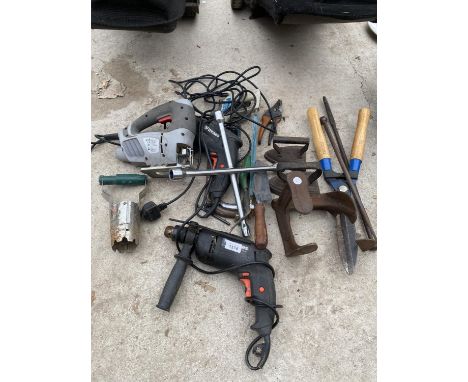 AN ASSORTMENT OF TOOLS TO INCLUDE FLAT IRONS, A COBBLERS LAST AND POWER DRILLS ETC 