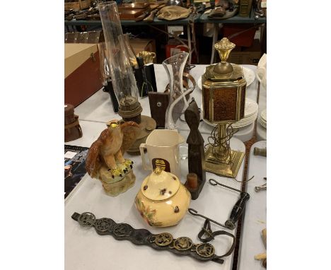 A LARGE VINTAGE BRASS ALADDIN LIGHT, CERAMIC EAGLE AND DECORATIVE POT, GLASS CARAFE ETC 