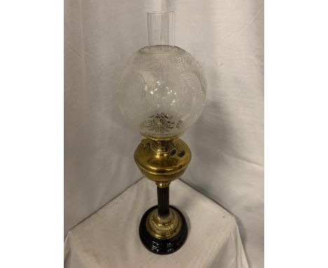 A BRASS AND GLASS OIL LAMP ON A METAL BASE WITH A GLASS DECORATIVE SHADE   H: 69CM 