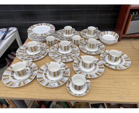A LARGE QUANTITY OF MIDWINTER FINE TABLEWARE 