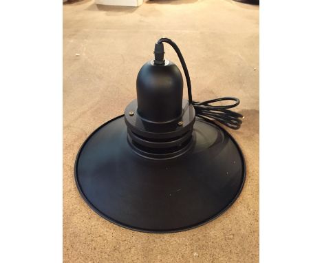 A BLACK METAL CEILING LIGHT IN AN INDUSTRIAL STYLE 
