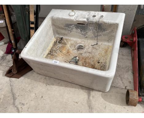 A VINTAGE WHITE BELFAST SINK 