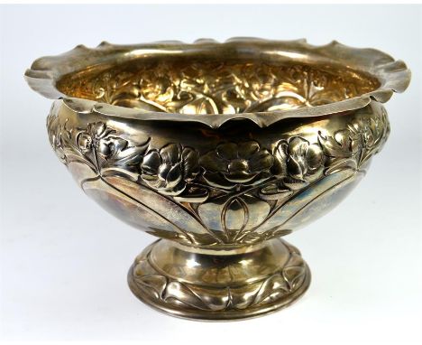 A silver art nouveau bowl, Atkin Brothers, Sheffield. Dated 1905. Diameter 25cm. Total weight approx 623 grams.