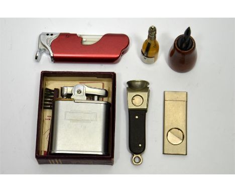 Smoking paraphernalia including a Ronson lighter and two cigar cutters. (5)
