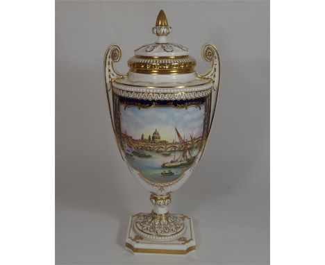 A Royal Worcester vase and cover, depicting St Paul's, London. Signed VG. Made to commemorate 200 years of Royal Warrant. Hei