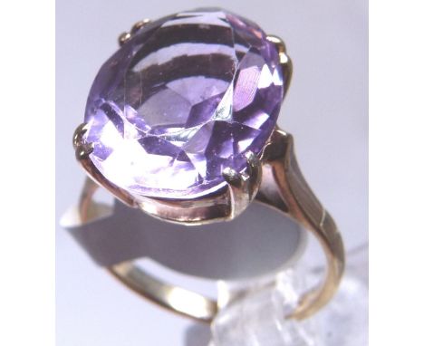 9ct gold large amethyst soliatire ring, size K