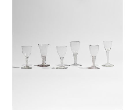 Ensemble de six verres à jambe en verre spiralé, vers 1765H. 11.5 cm à 13.5 cmSix various opaque twist wine glasses, mostly D