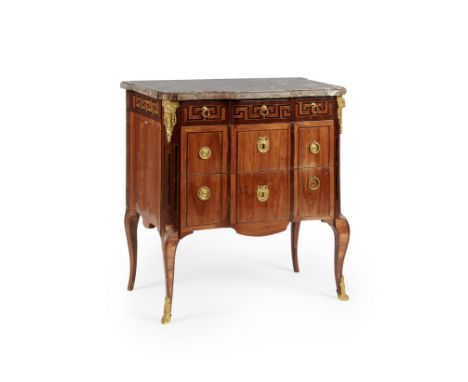 Commode d'entre deux en placage de bois de rose et d'amarante. Epoque Transition Louis XV-Louis XVIDe forme rectangulaire à l
