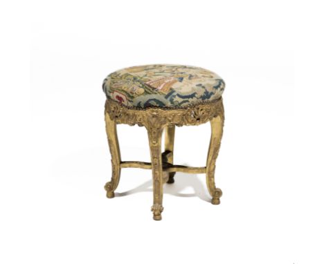 Tabouret en bois sculpté et doré. Style Régence XIXe siècleLa ceinture sculptée de palmettes ajourées, quatre pieds galbés ré