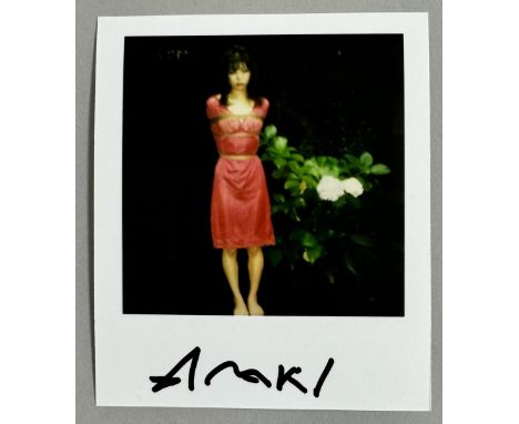 Nobuyoshi ARAKI (Né en 1940), Attribué à. Sans titre.  Polaroid, signé à la main au marqueur. 10,8 x 8,9 cm.  Image size : 3.