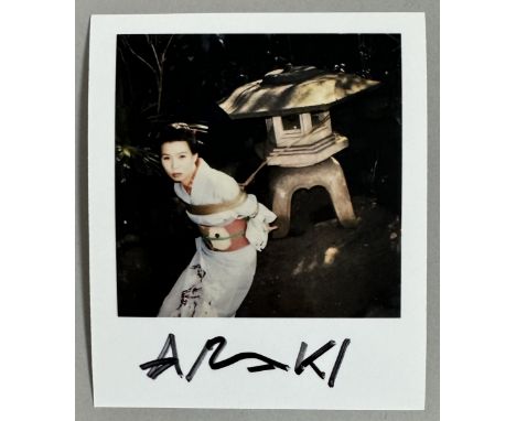 Nobuyoshi ARAKI (Né en 1940), Attribué à. Sans titre.  Polaroid, signé à la main au marqueur. 10,8 x 8,9 cm.  Image size : 3.