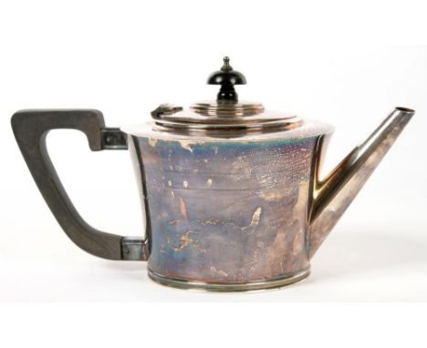 A GEORGE V SILVER TEAPOT, 13 CM H, BIRMINGHAM 1934, 13OZS 10DWTS++TARNISHED