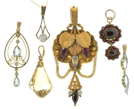 AN ART NOUVEAU AQUAMARINE AND SPLIT PEARL PENDANT IN GOLD, UNMARKED, A GEM SET PENDANT IN GOLD MARKED 14K ON A CHAIN MARKED 1