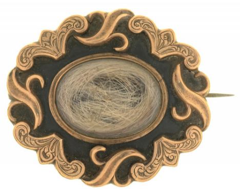 A VICTORIAN MOURNING BROOCH, IN GOLD WITH INSET HAIR, 5 CM L++LIGHT WEAR CONSISTENT WITH AGE 