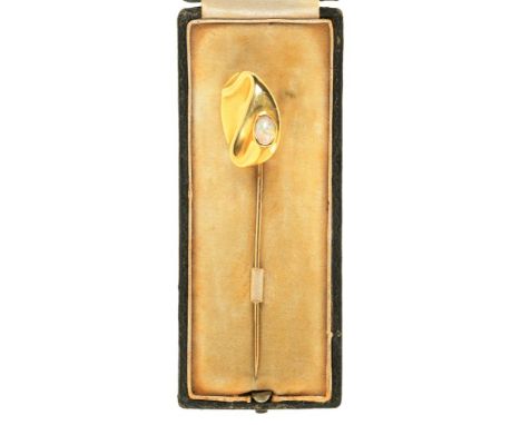 AN OPAL STICK PIN BY ELSA PERETTI FOR TIFFANY AND CO, 1984, IN GOLD MARKED 18K, 8G++LIGHT WEAR CONSISTENT WITH AGE 