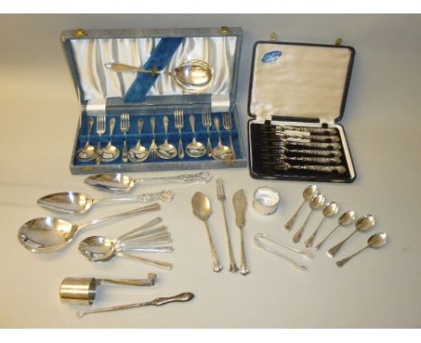 SET OF SIX SILVER HANDLED PASTRY FORKS, CASED, HB, SHEFFIELD 1968, A HARLEQUIN GROUP OF SIX SILVER TEASPOONS (71g), SILVER NA