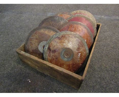 A wooden tray containing seven vintage wooden discus'