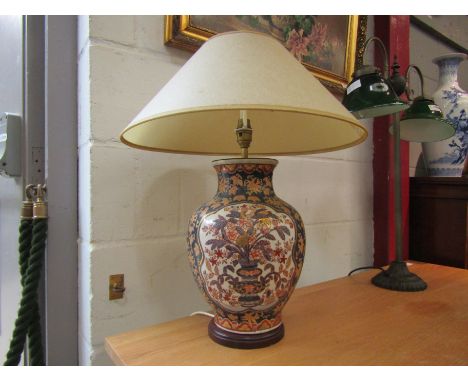 An imari pattern table lamp in the form of a bulbous body vase, urn with flowers design, with shade